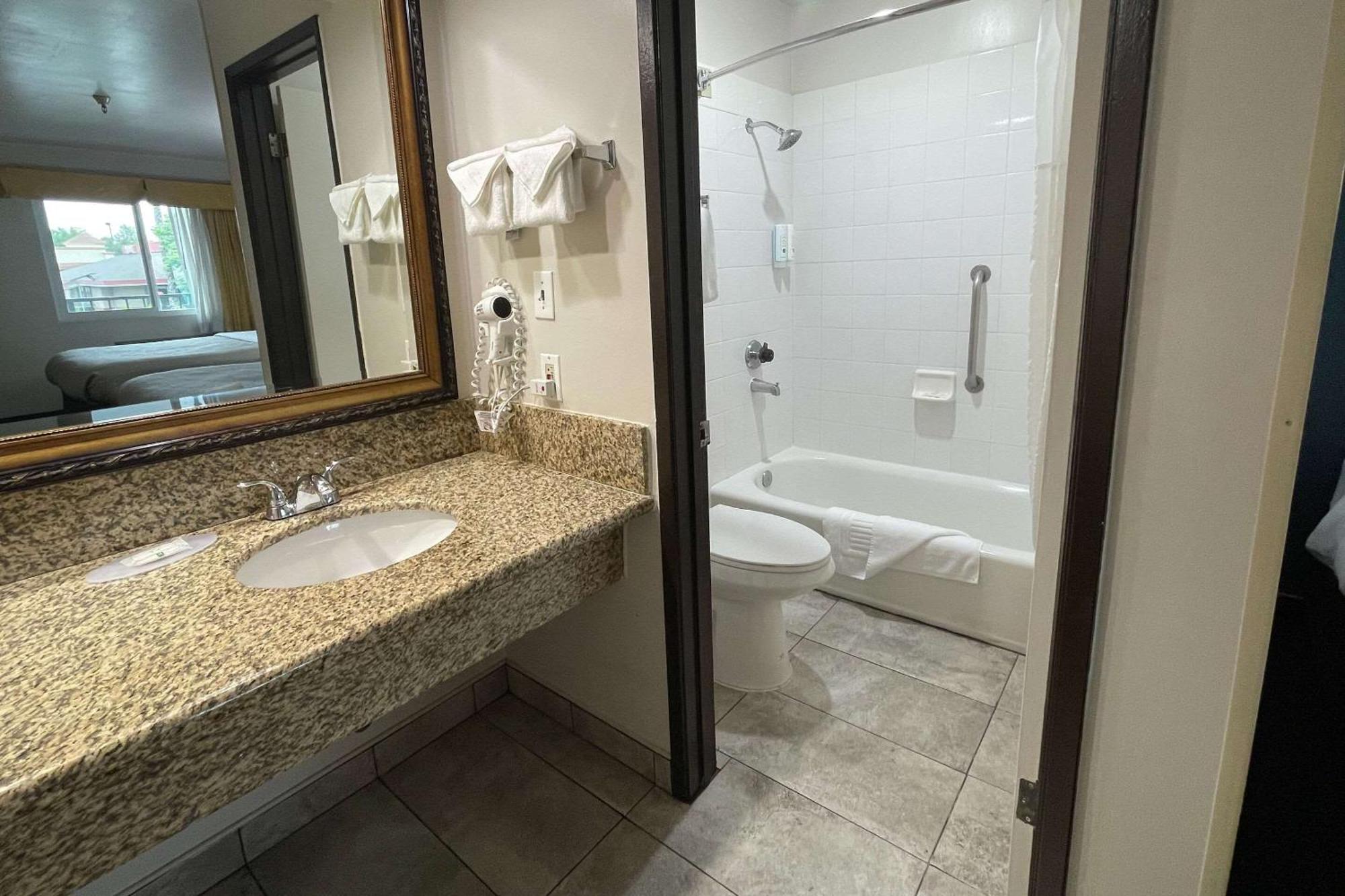 Quality Inn Ontario Airport Convention Center Εξωτερικό φωτογραφία